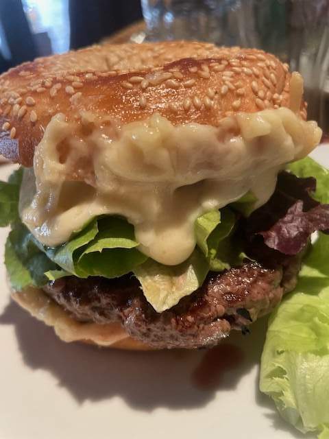 Nous concoctons nos burgers avec amour. 